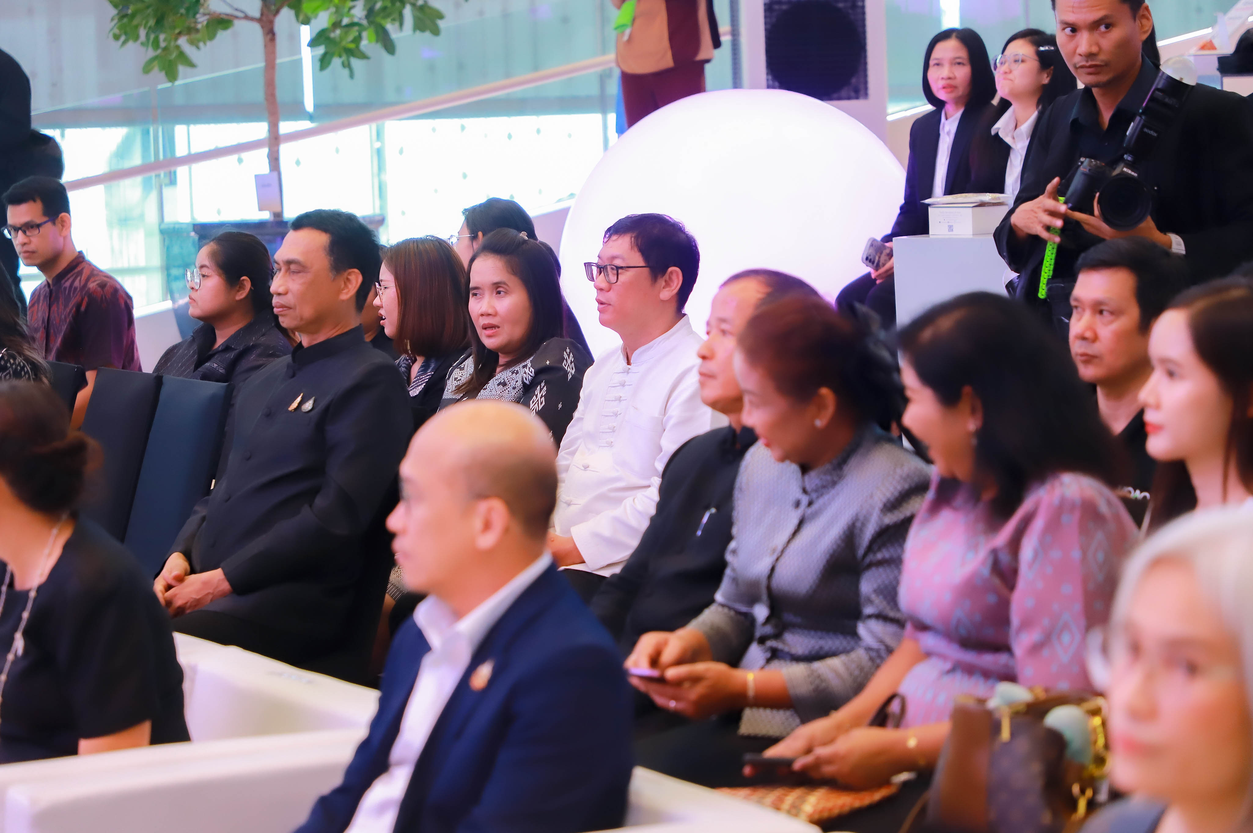 title - ผู้ตรวจราชการ ส.ป.ก. ร่วมพิธีเปิดงานหม่อนไหมสัญจร ณ กรุงเทพมหานครและจังหวัดนนทบุรี ครั้งที่ 3